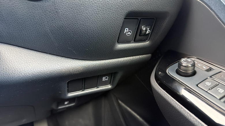 Toyota C-HR 1.8 Hybrid Design 5dr CVT Hybrid Hatchback